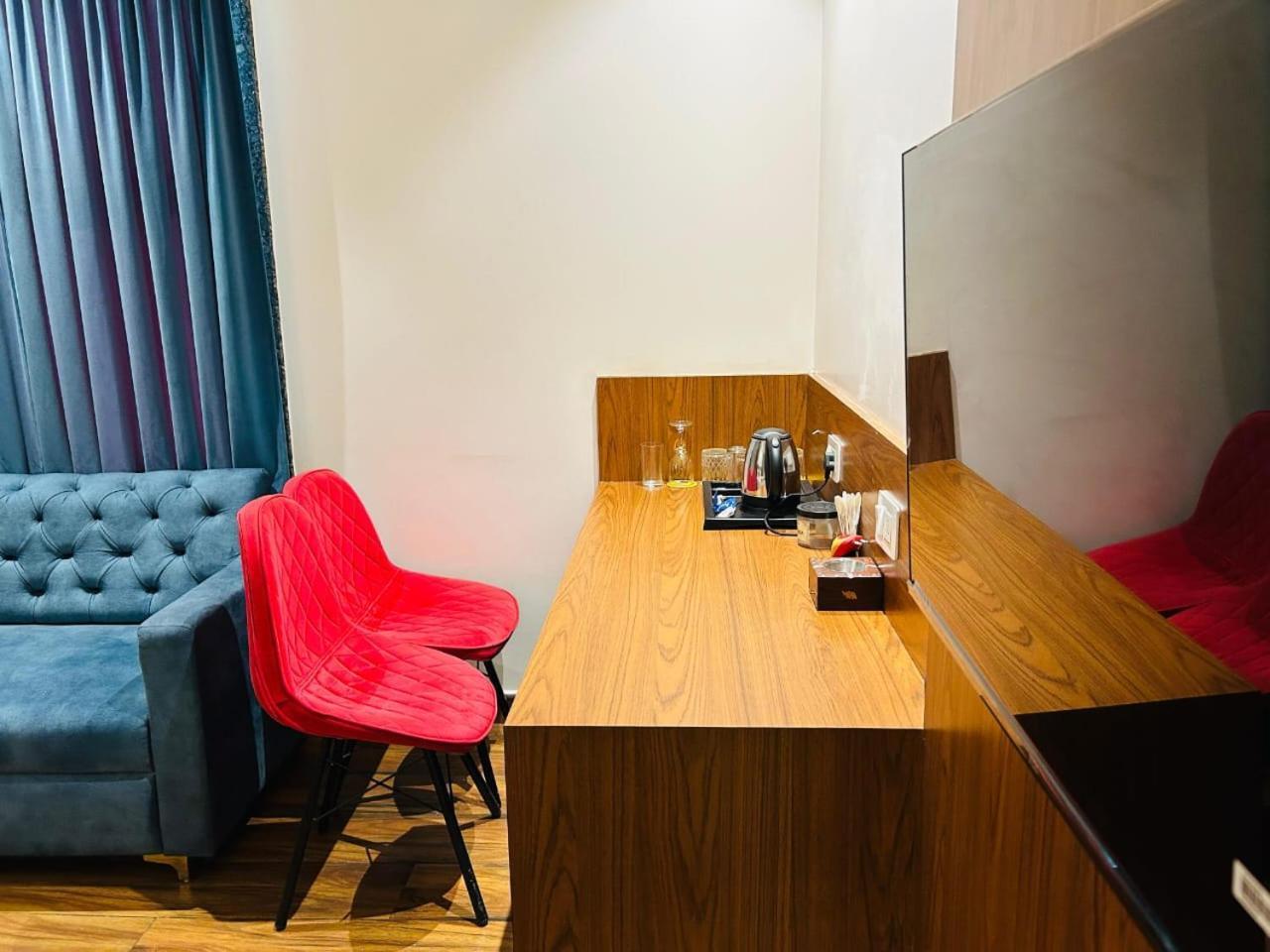 Hotel Swarn Bhoomi Κανπούρ Εξωτερικό φωτογραφία