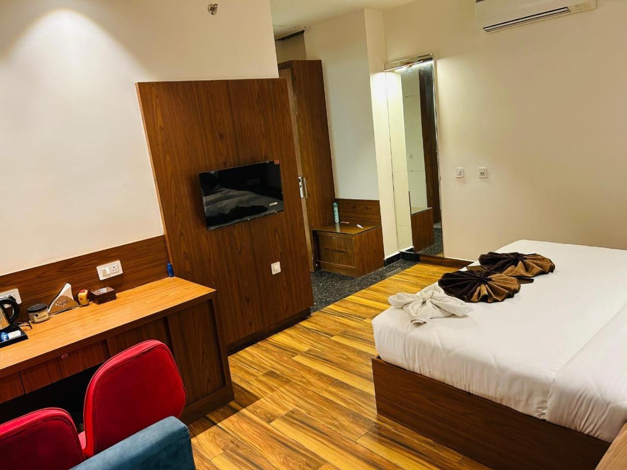 Hotel Swarn Bhoomi Κανπούρ Εξωτερικό φωτογραφία